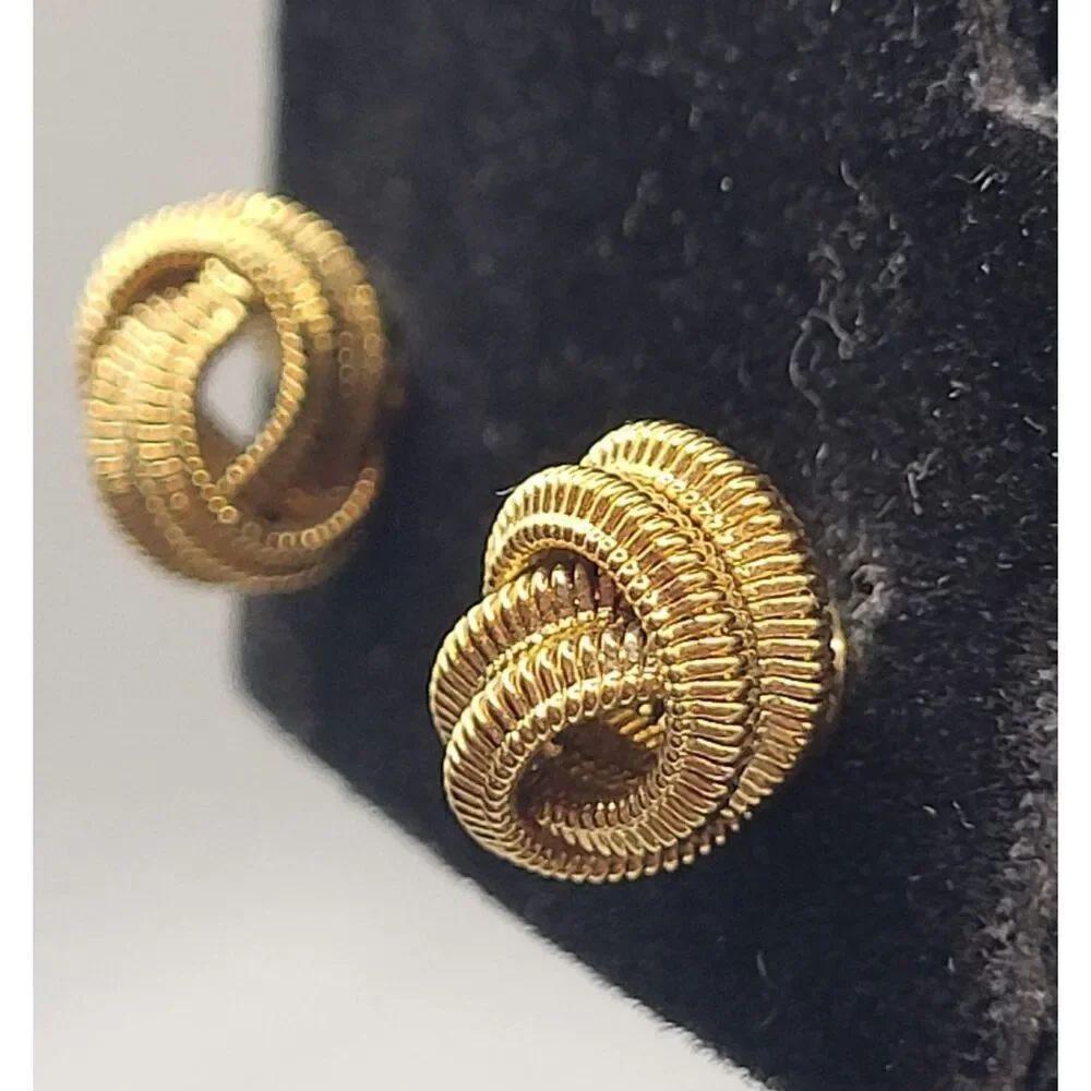 Vintage 80s Monet Classic Infinity Knot Gold Tone Post Stud Earrings .75in